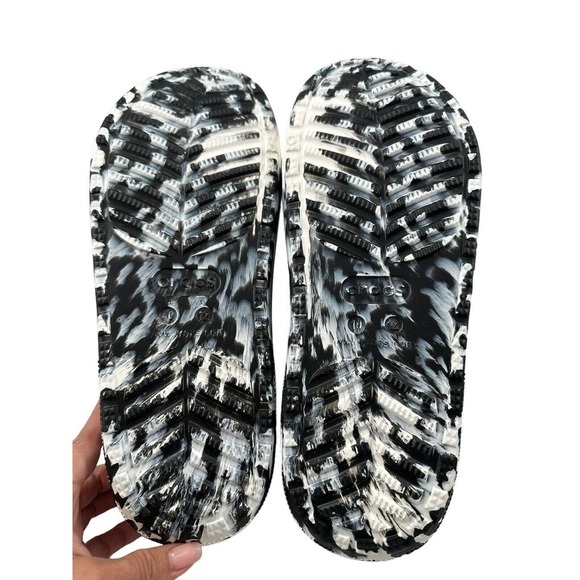 CROCS Shoes Crocs Classic Cozzzy Sandal Marbled White White Fuzzy